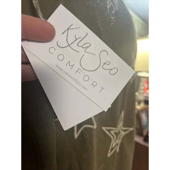 scandanavian embossed top by kyla seo - Picture 14 of 14